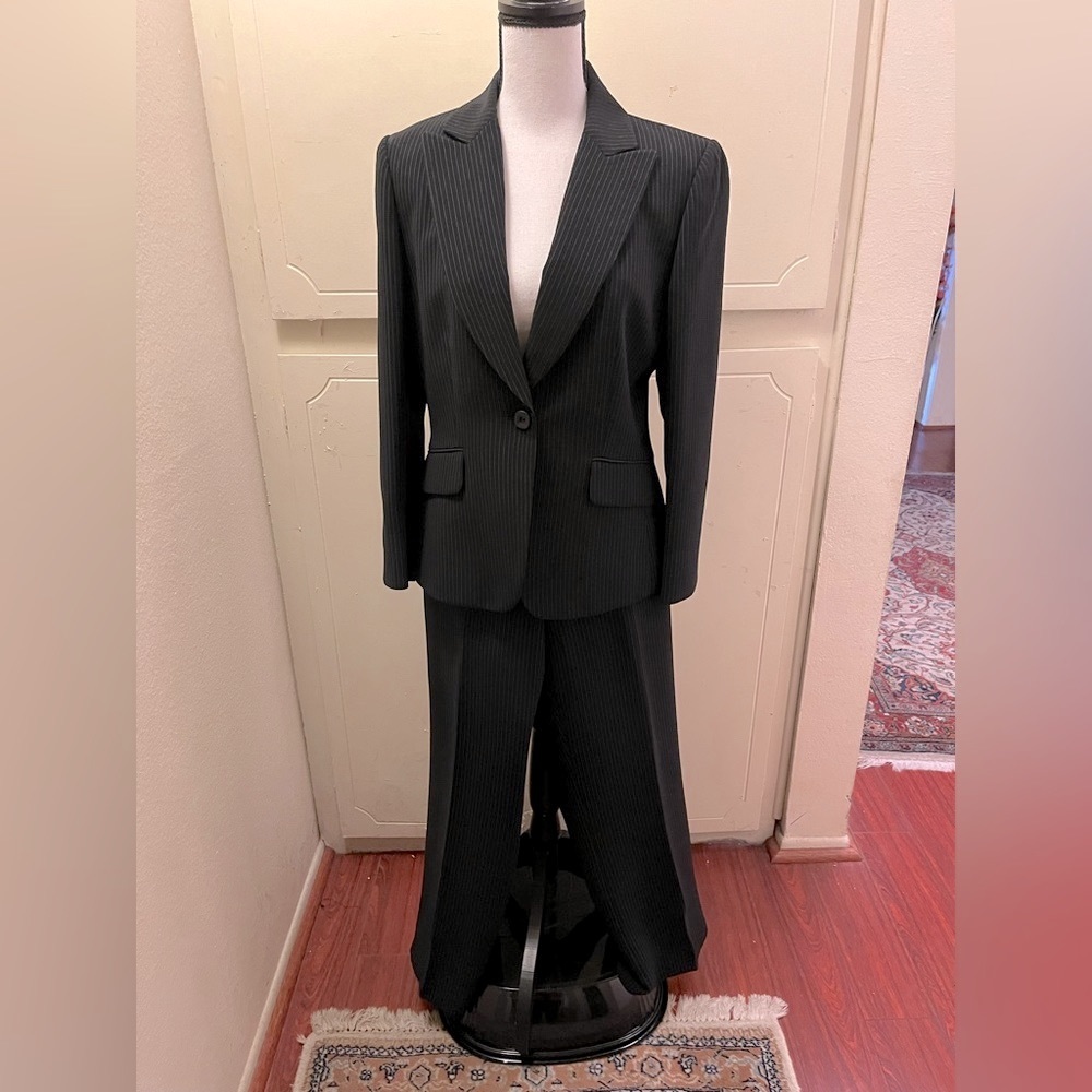 N Y P Pants Set Fully Lined .Good Condition